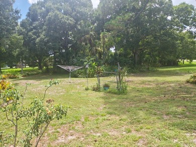 Welcome to this 3-bedroom, 2.5-bathroom pool house located in - photo 8