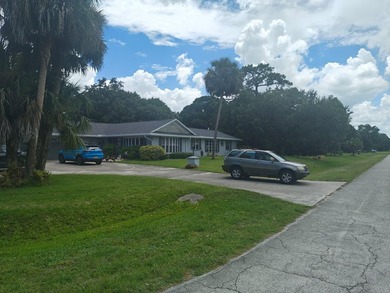 Welcome to this 3-bedroom, 2.5-bathroom pool house located in - photo 9