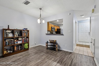 PRICED TO SELL - Welcome to this beautifully updated 2-bedroom - photo 4