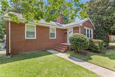 This beautifully maintained brick rancher offers 3 bedrooms/1.5 - photo 4