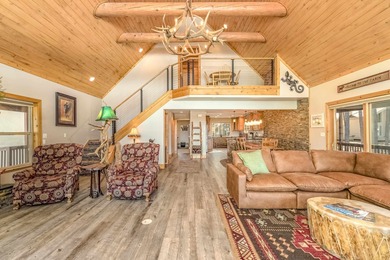 Incredibly beautiful custom home located on the highly manicured - photo 12