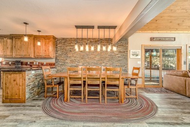 Incredibly beautiful custom home located on the highly manicured - photo 14