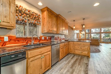 Incredibly beautiful custom home located on the highly manicured - photo 17