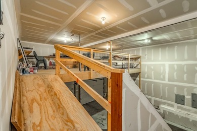 Incredibly beautiful custom home located on the highly manicured - photo 44