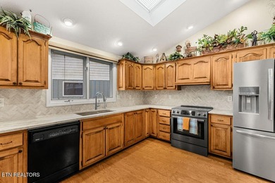 Beautiful Golf Front home, one of a kind has a Grand entry, Park - photo 21
