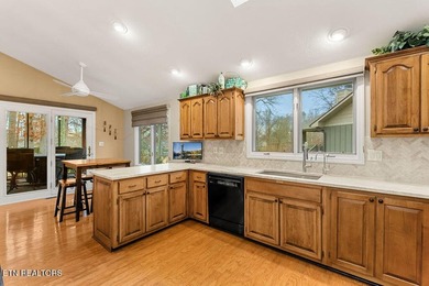 Beautiful Golf Front home, one of a kind has a Grand entry, Park - photo 23