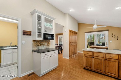 Beautiful Golf Front home, one of a kind has a Grand entry, Park - photo 24