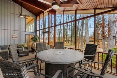 Beautiful Golf Front home, one of a kind has a Grand entry, Park - photo 38