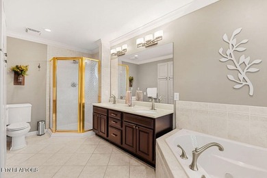 Beautiful Golf Front home, one of a kind has a Grand entry, Park - photo 42
