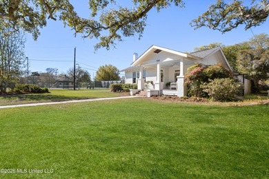ONE OF THE PRETTIEST AND MOST WELL TAKEN CARE OF HOMES YOU WILL - photo 3