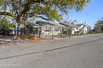 ONE OF THE PRETTIEST AND MOST WELL TAKEN CARE OF HOMES YOU WILL - photo 9