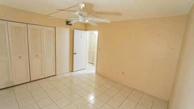 Welcome to this spacious and beautifully maintained condo - photo 12