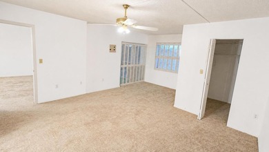 Welcome to this spacious and beautifully maintained condo - photo 23