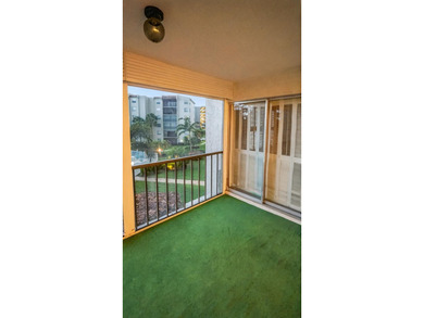 Welcome to this spacious and beautifully maintained condo - photo 28