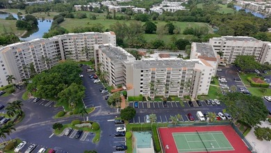 Welcome to this spacious and beautifully maintained condo - photo 30