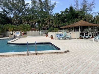 Welcome to this spacious and beautifully maintained condo - photo 36