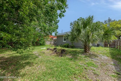 Explore this single-family home located in the Murray Hill area - photo 8