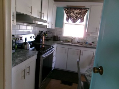 Spacious and well-maintained, this inviting home offers comfort - photo 11
