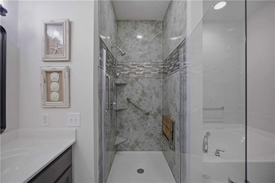 Waterfront ground-floor walk-out condo, beautifully updated and - photo 16