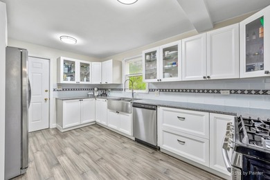 Spacious and beautifully updated 4 bed, 3.5 bath home on a deep - photo 19