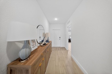 Welcome to this beautifully maintained home featuring 4 bedrooms - photo 5