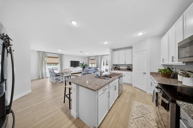 Welcome to this beautifully maintained home featuring 4 bedrooms - photo 9