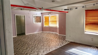 Great opportunity in mid-town with high traffic count - photo 4