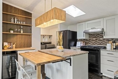 Move-in ready and loaded with updates - this charming Keego - photo 9