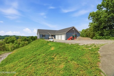 What a LAKEFRONT home awaits its proud new owners!! Viewers can - photo 10