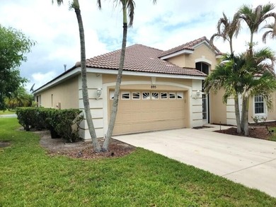 LOCATION! LOCATION! LOCATION! Highly sought after LAKEFRONT home - photo 4