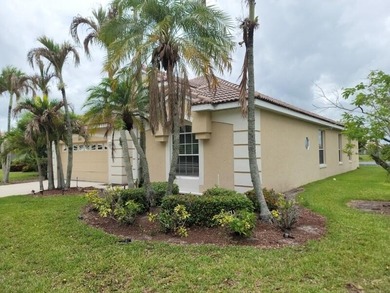 LOCATION! LOCATION! LOCATION! Highly sought after LAKEFRONT home - photo 5