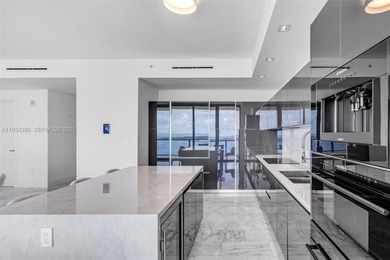 This high-floor corner residence at Echo Brickell offers 1,625