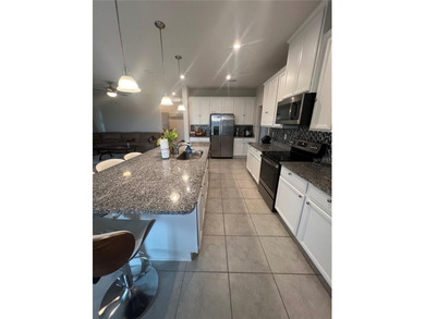 Welcome to this beautifully maintained 4-bedroom, 3-bathroom - photo 3