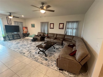 Welcome to this beautifully maintained 4-bedroom, 3-bathroom - photo 4