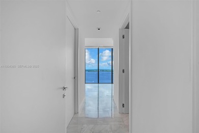 This high-floor corner residence at Echo Brickell offers 1,625