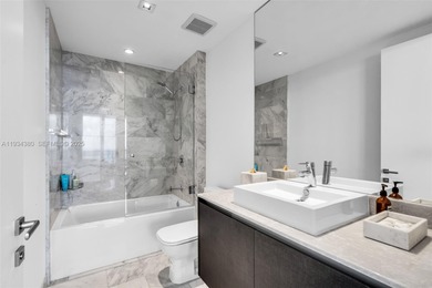 This high-floor corner residence at Echo Brickell offers 1,625