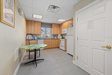 First floor, end unit, updated and upgraded, Turnkey Furnished 2 - photo 34