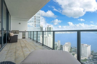 This high-floor corner residence at Echo Brickell offers 1,625