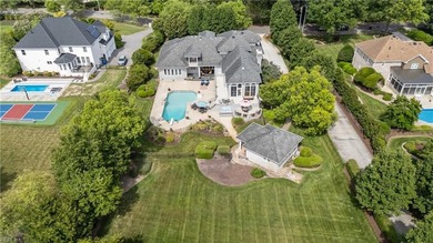 Set in the Estates on the Lynnhaven in Great Neck Point, one of - photo 1