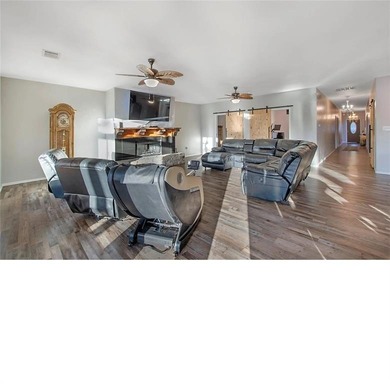 WATERFRONT SHORT-TERM RENTAL OR PRIVATE RESIDENCE. This inviting - photo 5