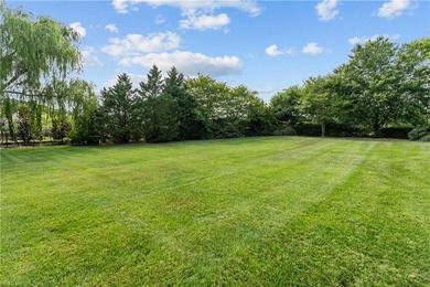 Set in the Estates on the Lynnhaven in Great Neck Point, one of - photo 8