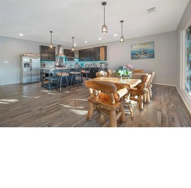 WATERFRONT SHORT-TERM RENTAL OR PRIVATE RESIDENCE. This inviting - photo 9