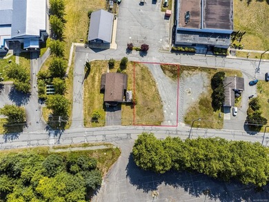 Fantastic opportunity to live, work, and invest in the charming - photo 2
