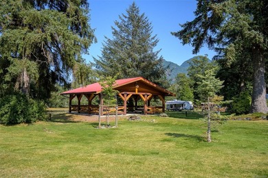 Fantastic opportunity to live, work, and invest in the charming - photo 10