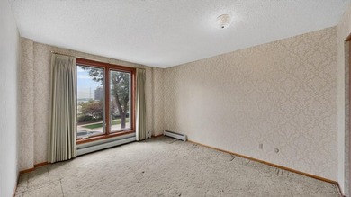 Perfectly situated in the sought-after Five Oaks building, this - photo 19