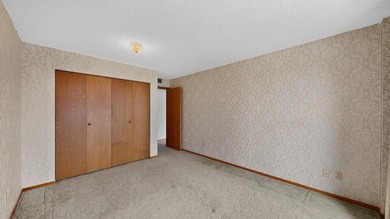 Perfectly situated in the sought-after Five Oaks building, this - photo 20