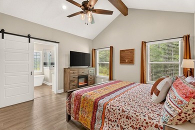 Welcome to this thoughtfully designed and well-maintained - photo 14