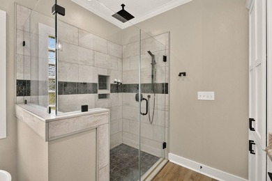 Welcome to this thoughtfully designed and well-maintained - photo 17