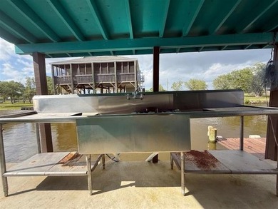 Waterfront Retreat with Guest Cottage & Direct Calcasieu Lake - photo 18