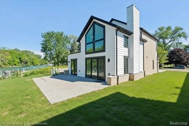 Luxury new construction waterfront homes offering single level - photo 1